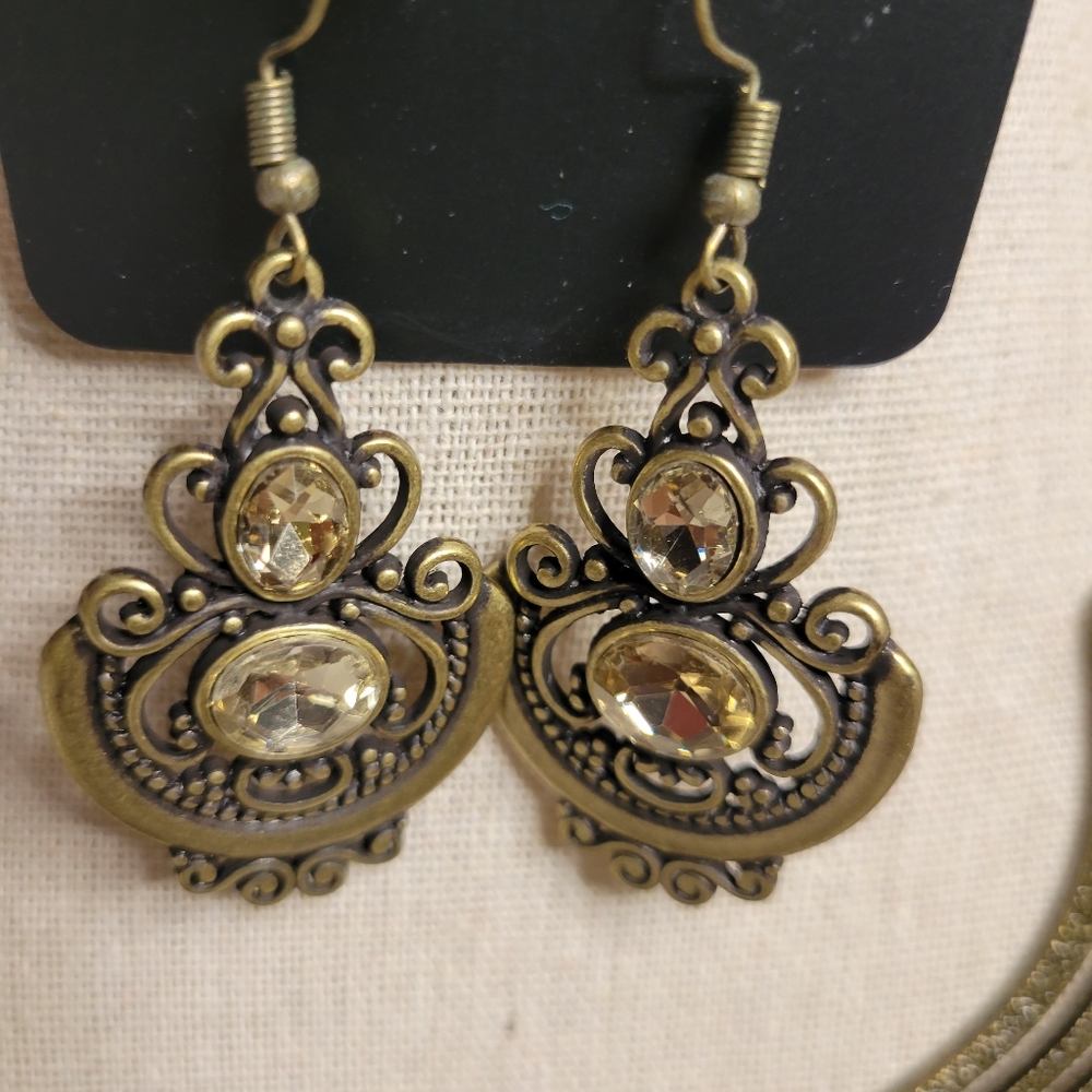Jewelry - Picture 4 of 6